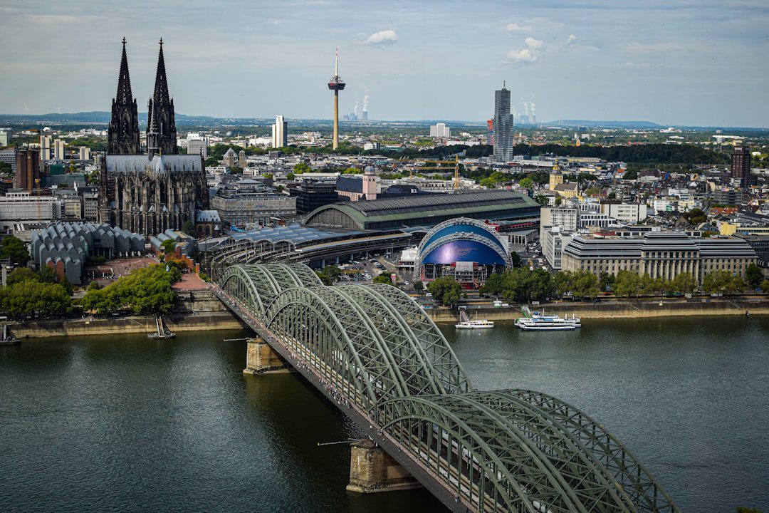 Kölner Dom und Innenstadt – Tipps und Checkliste für deine Wohnungsbewerbung in Köln